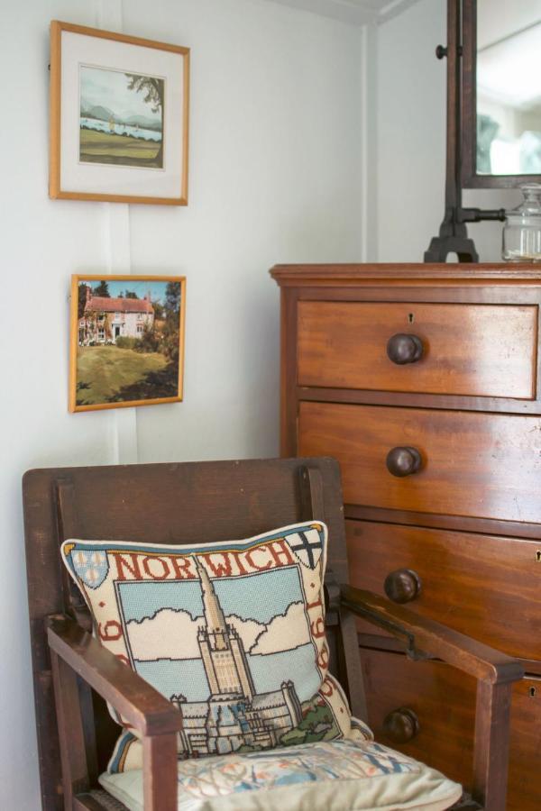 Adorable Two Bed Norfolk Broads Holiday Home - River Views With Moorings & Fishing Stalham Ngoại thất bức ảnh