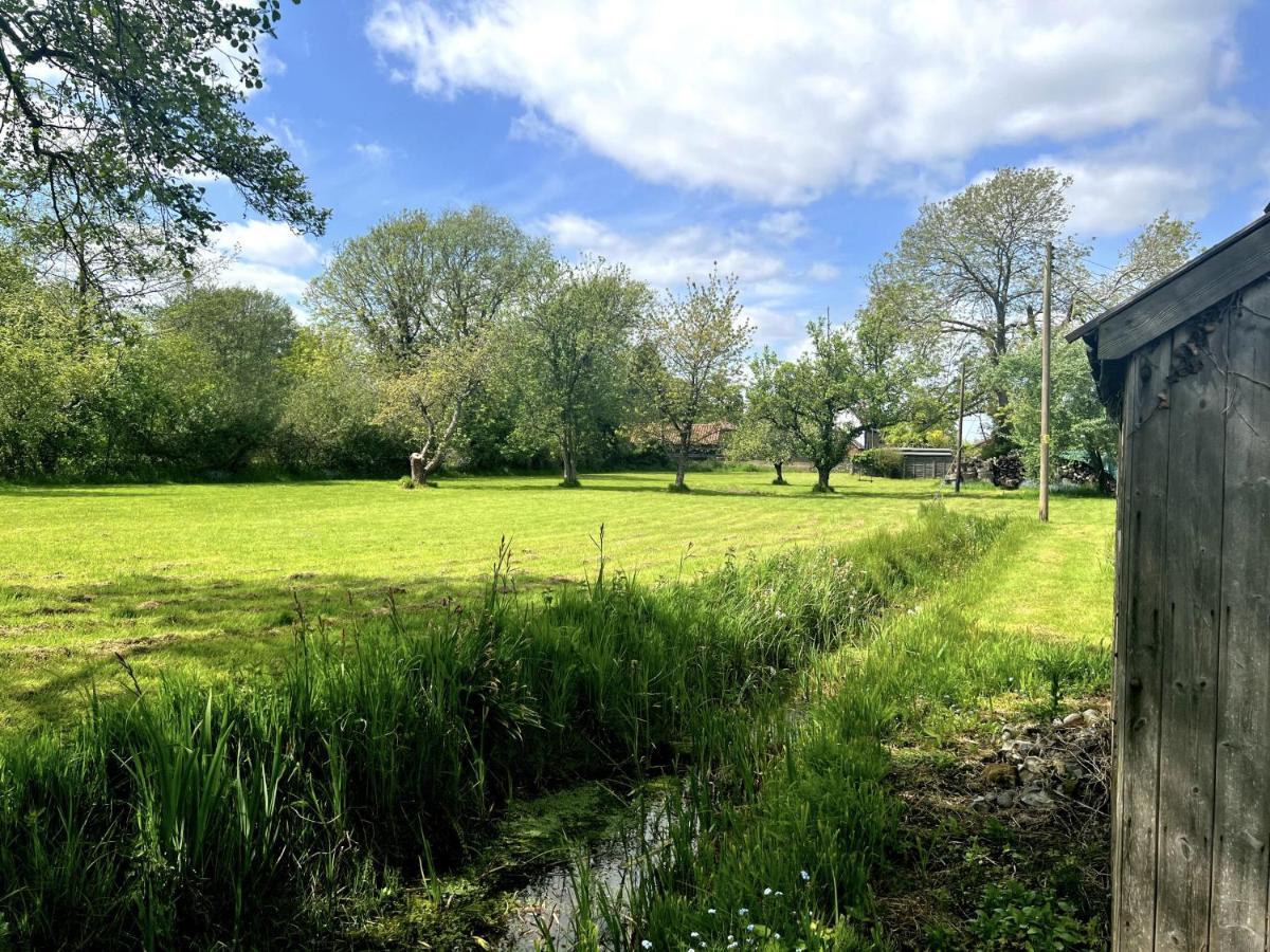 Adorable Two Bed Norfolk Broads Holiday Home - River Views With Moorings & Fishing Stalham Ngoại thất bức ảnh