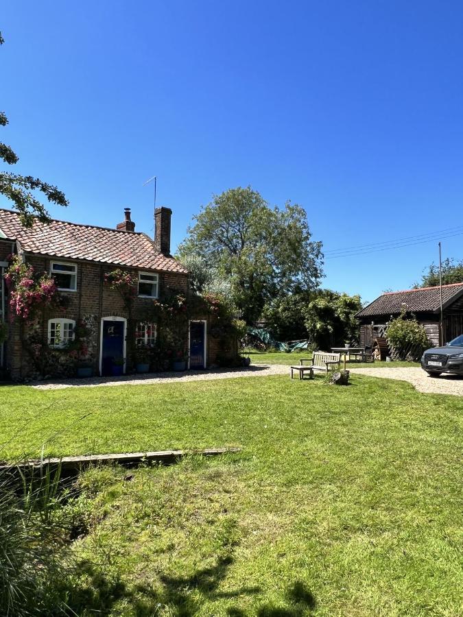 Adorable Two Bed Norfolk Broads Holiday Home - River Views With Moorings & Fishing Stalham Ngoại thất bức ảnh