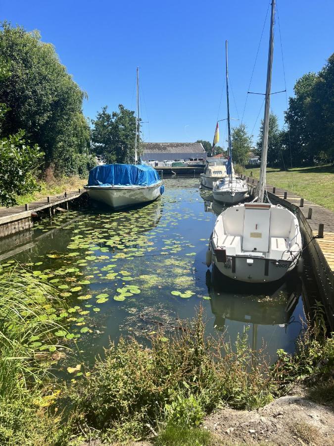 Adorable Two Bed Norfolk Broads Holiday Home - River Views With Moorings & Fishing Stalham Ngoại thất bức ảnh